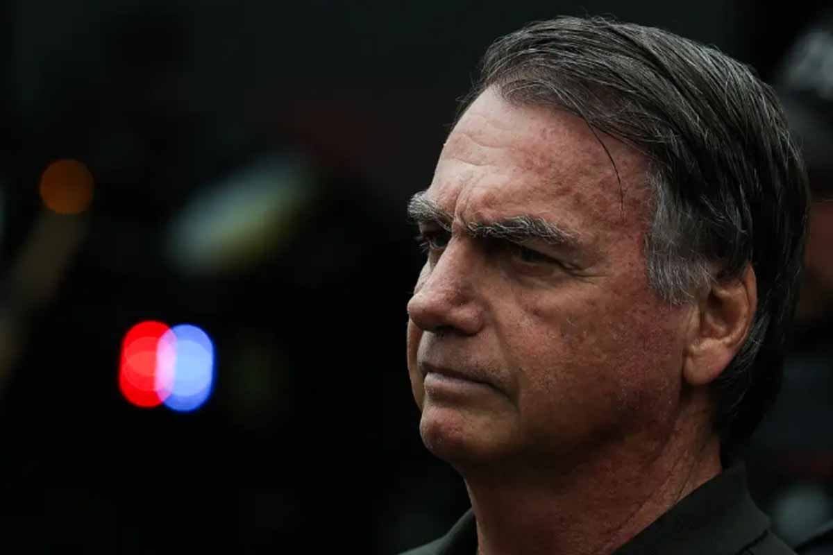 Bolsonaro pede autorização ao STF para deixar prisão domiciliar e passar por consulta com nora dentista
