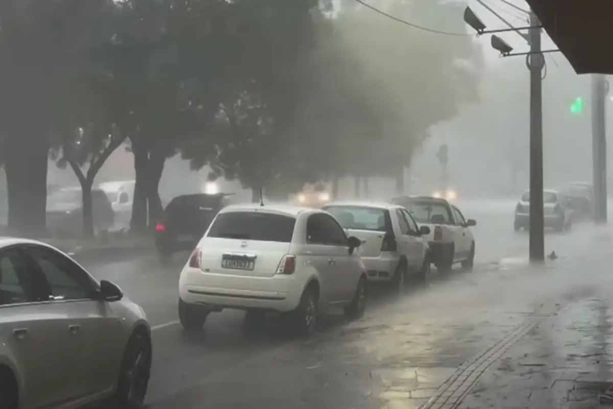 Rio Grande do Sul tem 2,6 mil desalojados e 117 municípios afetados por tempestades