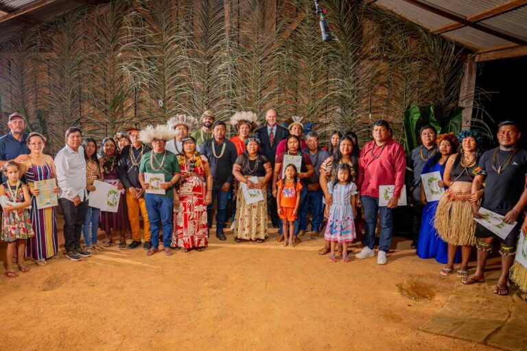 TJRO oficializa casamento de 23 casais Cinta Larga em cerimônia na Aldeia Central