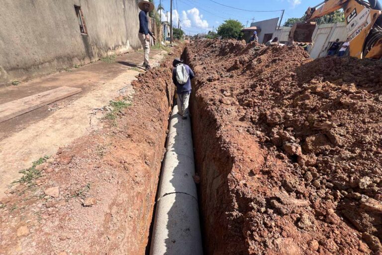Drenagem na Rua Vasco da Gama avança com mais de 200 manilhas em Porto Velho