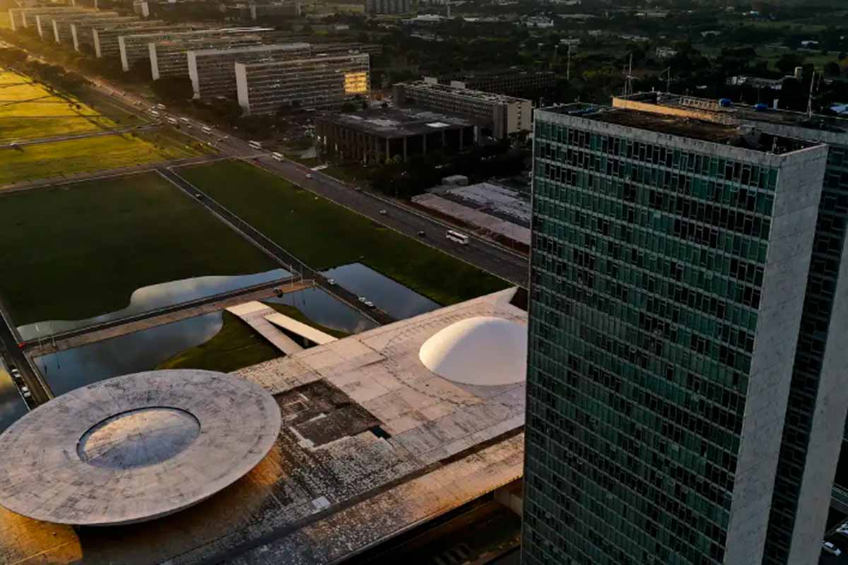 Eleições 2026: entenda o papel de senadores e deputados no Congresso e nos estados