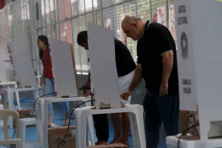 Eleições 2026: veja o que eleitor pode e não pode fazer no dia da votação