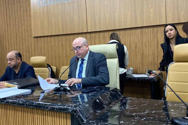 Gedeão Negreiros cobra recapeamento e meio-fio no bairro Cascalheira