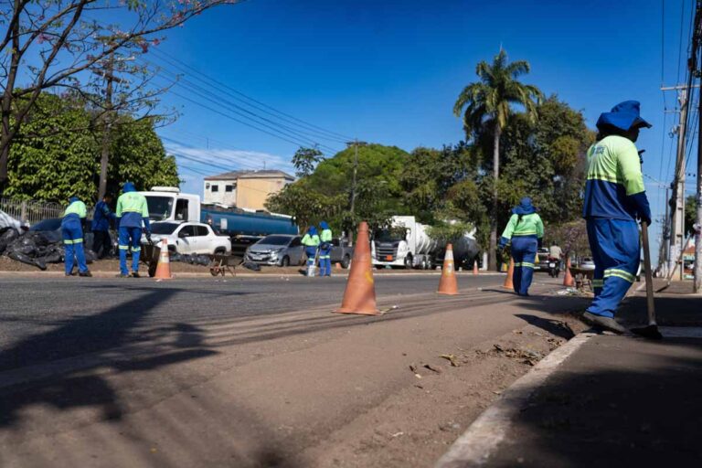 Prefeitura intensifica limpeza urbana em bairros, avenidas e espaços públicos de Porto Velho