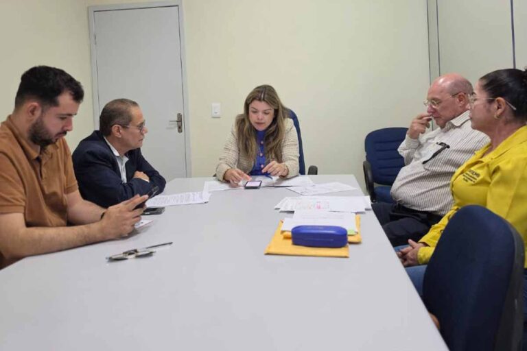 Greve de professores termina em Buritis após acordo sobre pagamento do piso do magistério