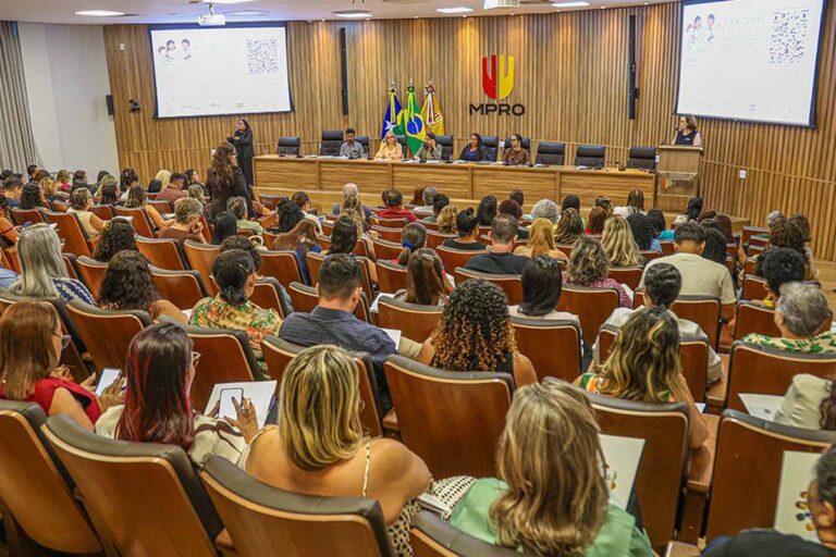 Desigualdade racial na educação exige formação contínua e estrutura nas redes de Rondônia