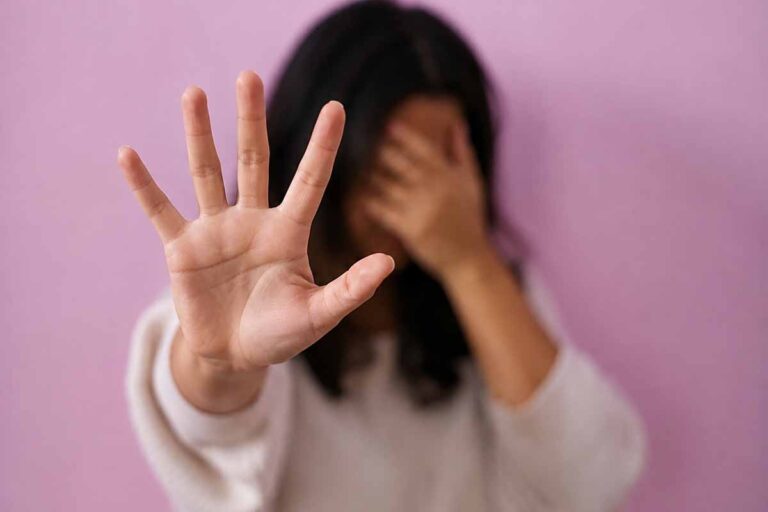 Delegacia Digital da Mulher agiliza denúncias de violência doméstica no Rio de Janeiro