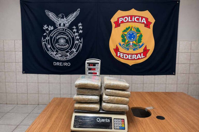 PF apreende 9 kg de skunk e prende passageiro no aeroporto de Porto Velho