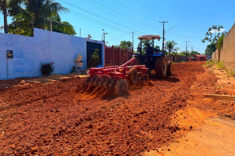 Asfalto chega ao bairro Nova Esperança após quase 30 anos de espera em Porto Velho