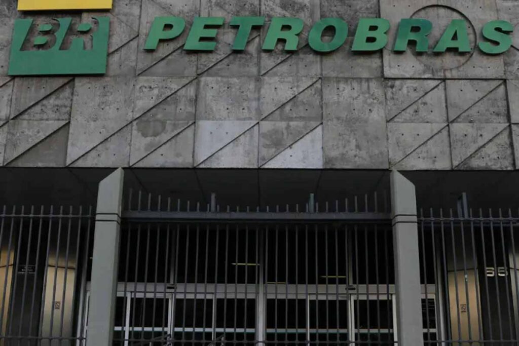 Petrobras identifica petróleo em poço na Foz do Amazonas, a 175 km do Amapá