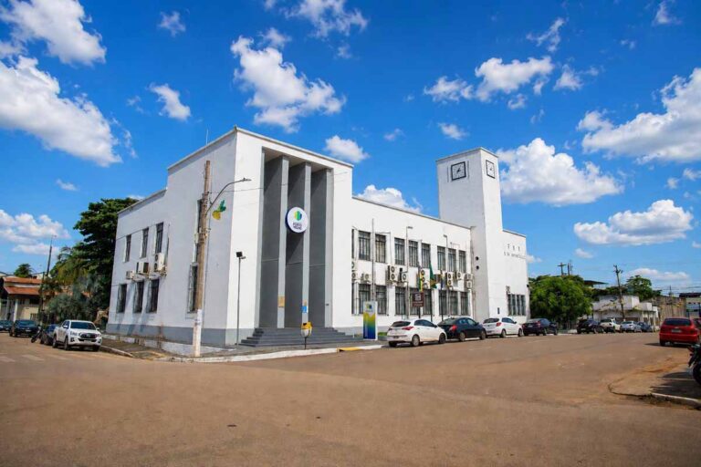 Prefeitura propõe corte de até 50% nos jetons em pacote de leis de 2026