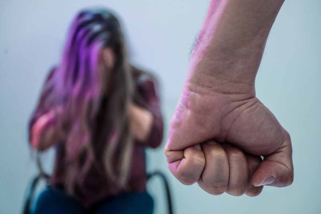 Cram alerta para cinco formas de violência contra a mulher e orienta como buscar ajuda em Porto Velho