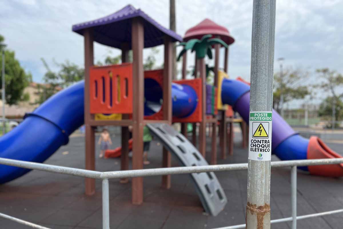 Dispositivo inteligente reforça proteção contra choques elétricos em praças de Porto Velho