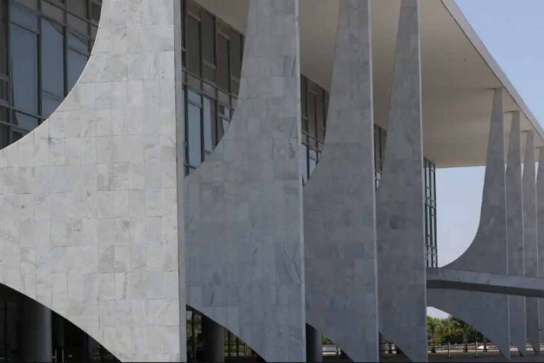 Governo abre processo para avaliar reação às tarifas impostas pelos EUA