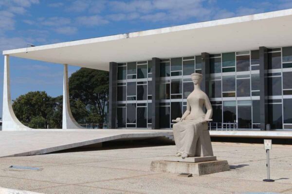 STF julga ampliação da Lei Maria da Penha para violência de gênero em locais públicos