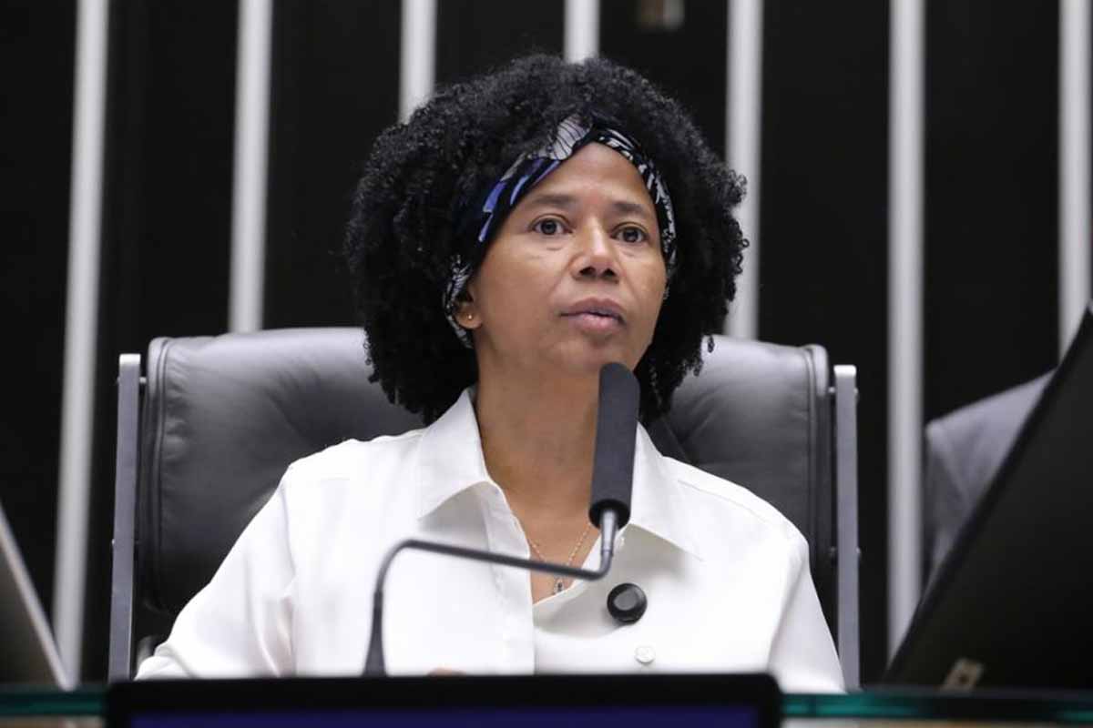 Sílvia Cristina apoia projeto que prevê redução de tributos sobre combustíveis