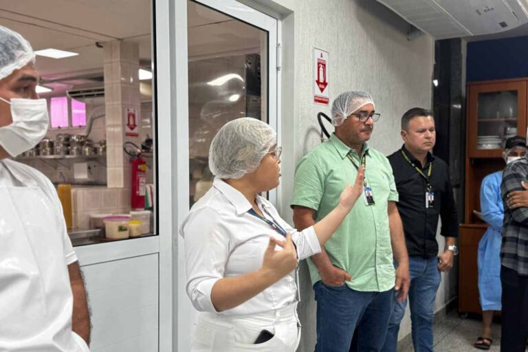 Capacitação orienta manipuladores de açaí e reforça segurança alimentar em Porto Velho