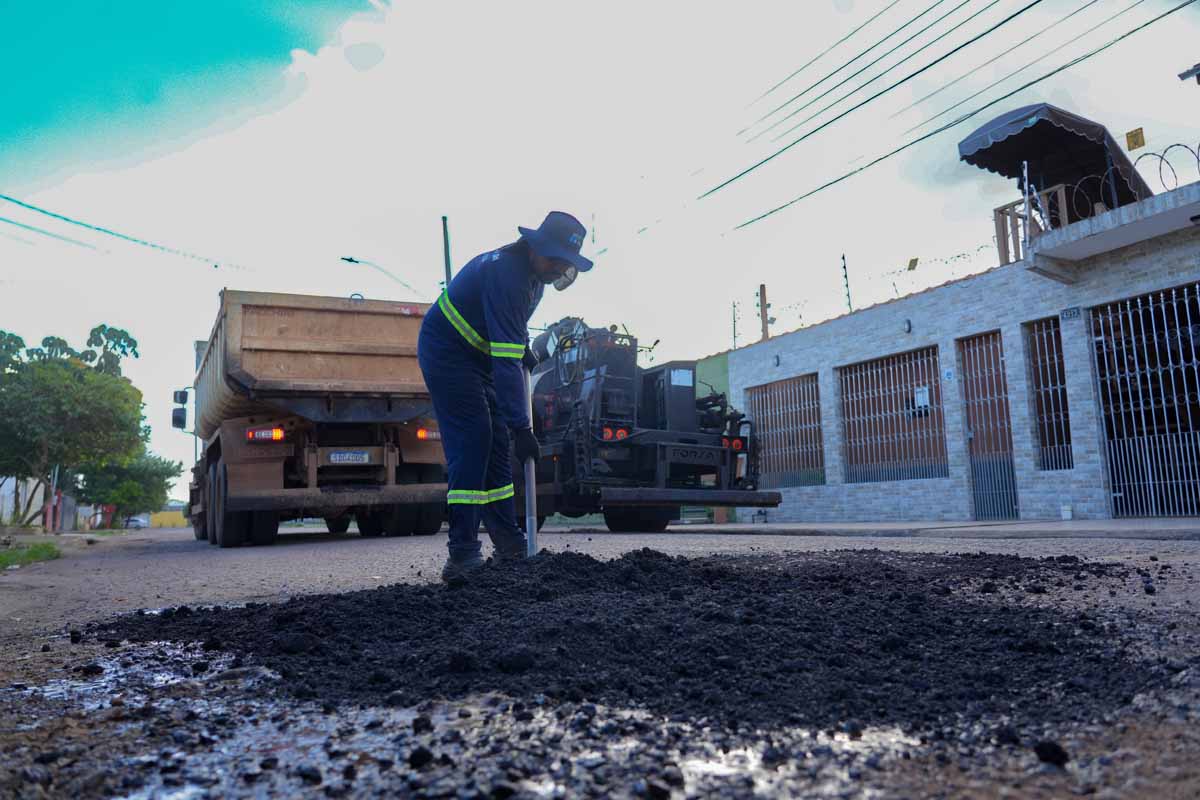 Seinfra recupera seis ruas do bairro Cuniã com serviços de tapa-buraco
