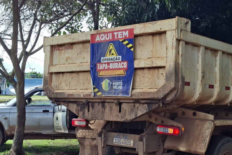 Tapa-buraco atende ruas do Cohab e recupera trechos danificados em Porto Velho