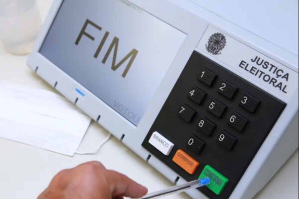 TSE abre urna eletrônica durante live e promove ações sobre segurança do sistema eleitoral