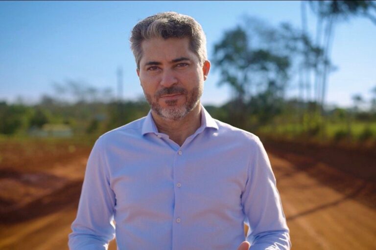 Marcos Rogério estreia no horário eleitoral com relatos de moradores de 52 municípios