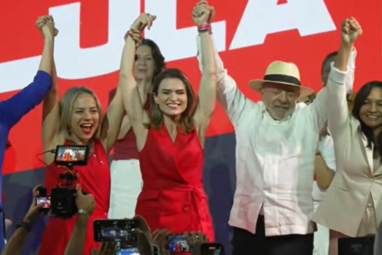 Luciana Oliveira participa de ato com Lula em Belo Horizonte e leva candidatura de Rondônia ao palco