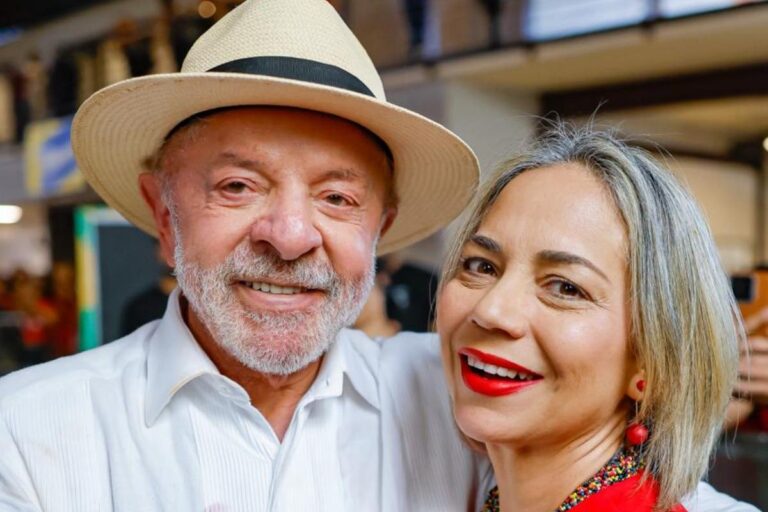 Luciana Oliveira participa em Belo Horizonte de ato com Lula: presidente pede voto em mulheres e anuncia fim da escala 6x1