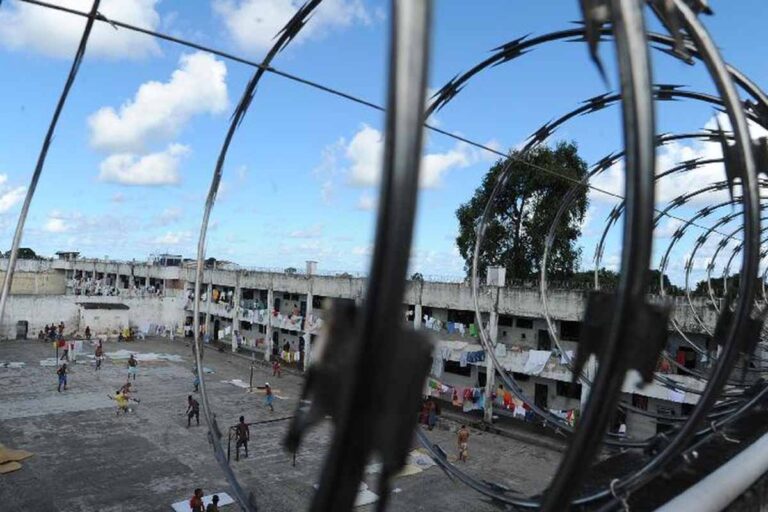 Polícia Penal apreende celulares, drogas e miniantena Starlink em presídios do Rio