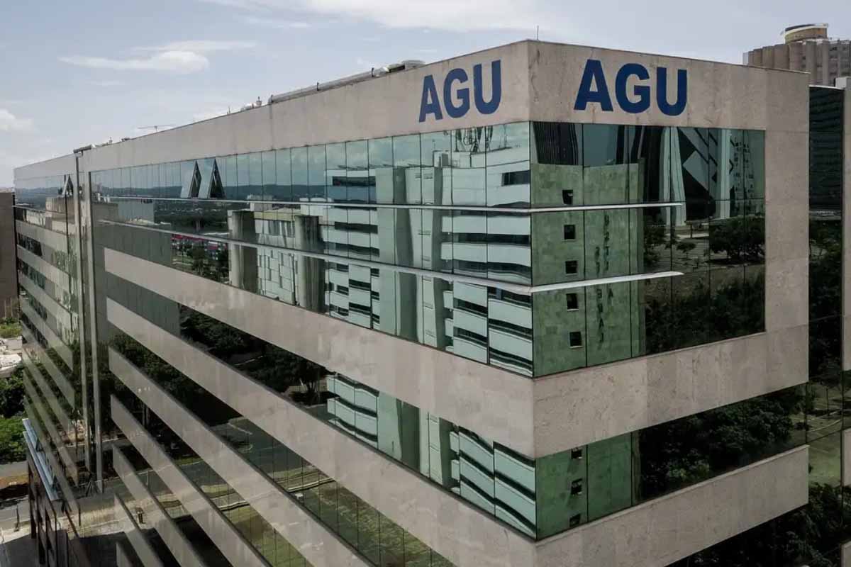 AGU contesta decisão de Mendonça e pede ao STF retorno de diretor-geral da PF