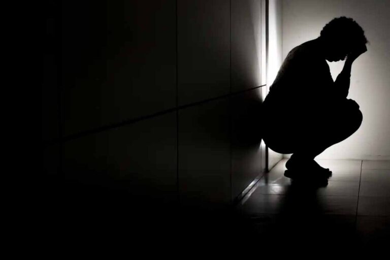 Apostas online elevam alerta sobre saúde mental e risco de suicídio, dizem especialistas