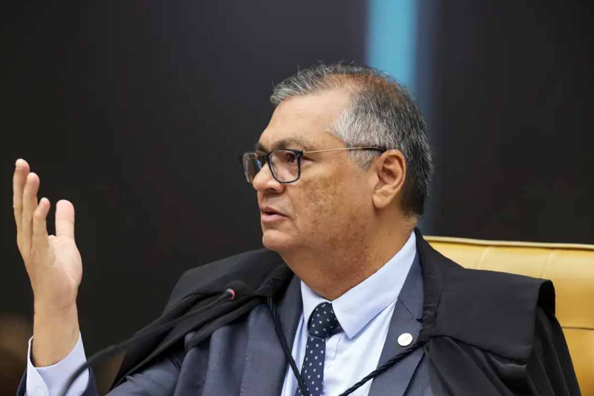 Dino manda retirar sigilo de investigação sobre emendas destinadas ao filme Dark Horse