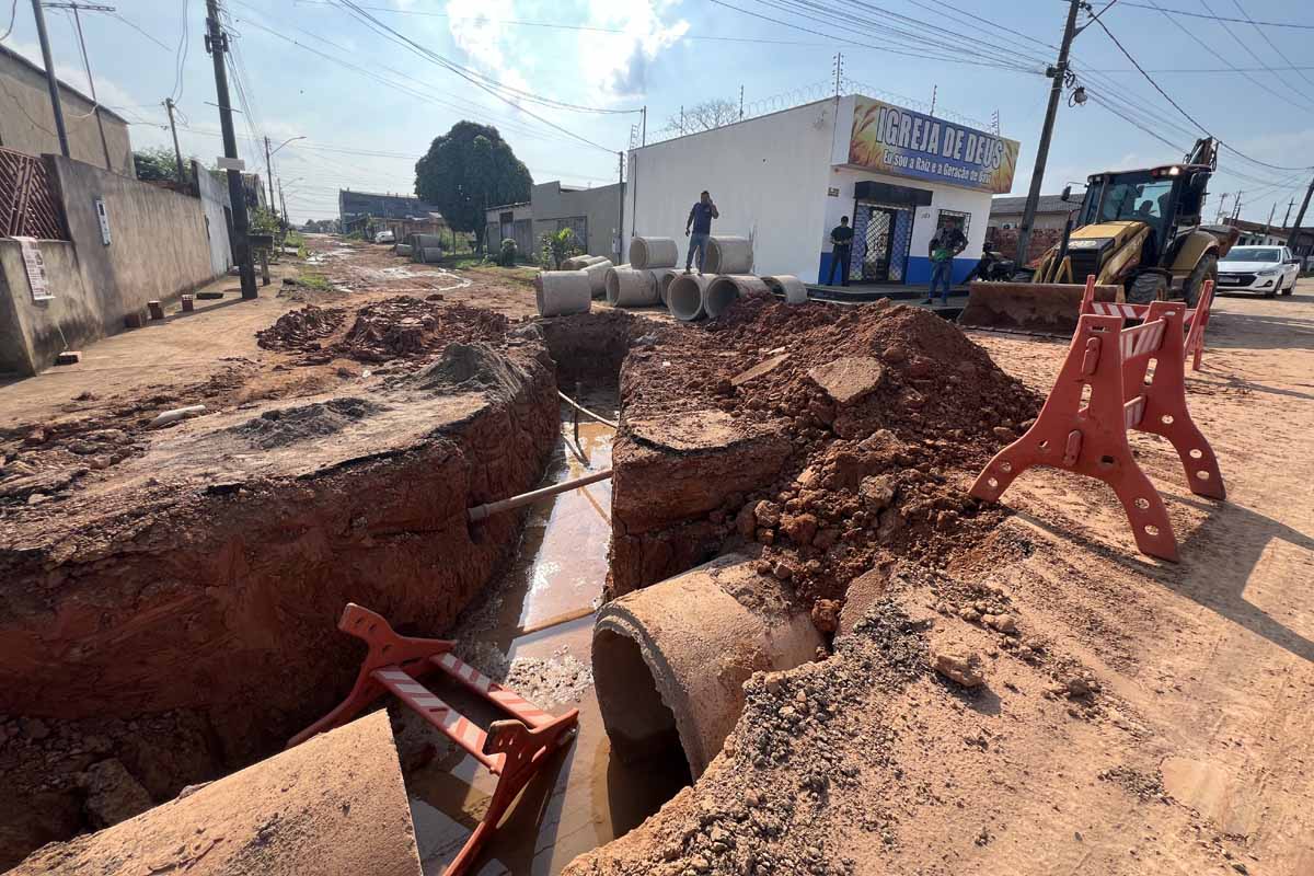 Obra de drenagem com 533 metros de rede avança no bairro Cidade do Lobo, em Porto Velho