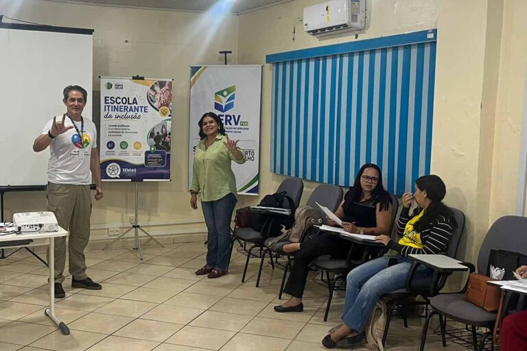 Prefeitura capacita servidores dos Cras em Libras para ampliar atendimento a pessoas surdas