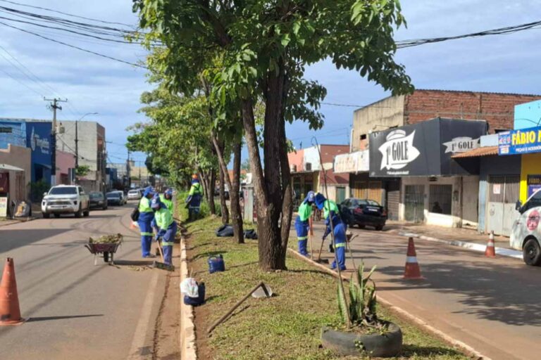 Prefeitura intensifica limpeza urbana em praças, feiras e vias de Porto Velho