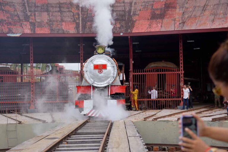Locomotiva 18 e litorina passam por manutenção antes do aniversário de Porto Velho