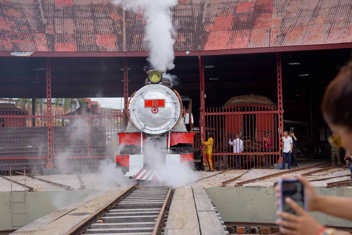 Locomotiva 18 e litorina passam por manutenção antes do aniversário de Porto Velho