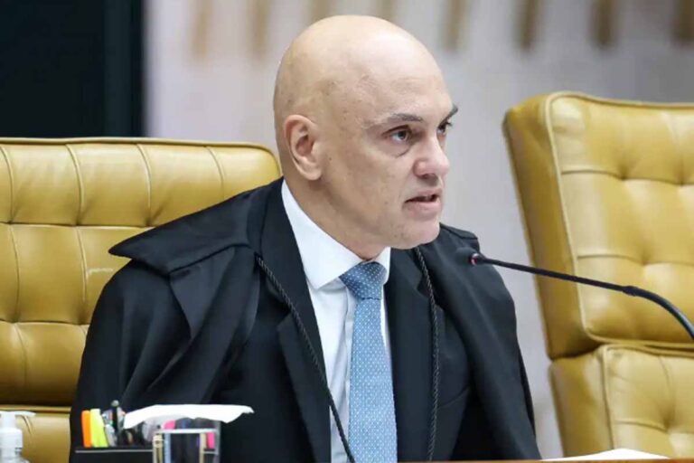 Moraes envia a Fachin pedido de apuração sobre atuação de André Mendonça