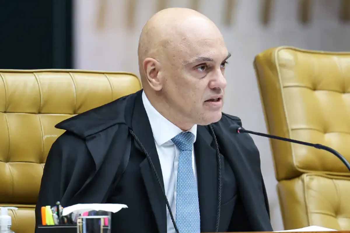 Moraes envia a Fachin pedido de apuração sobre atuação de André Mendonça