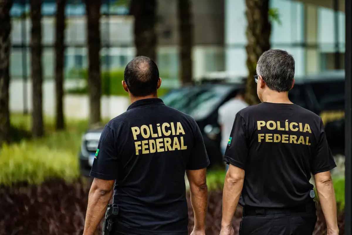 PF cumpre mandados em investigação sobre apologia ao nazismo no Rio de Janeiro