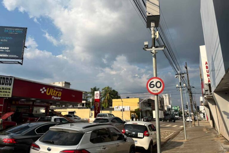 Semáforos operam em amarelo piscante durante a madrugada em 15 cruzamentos de Porto Velho