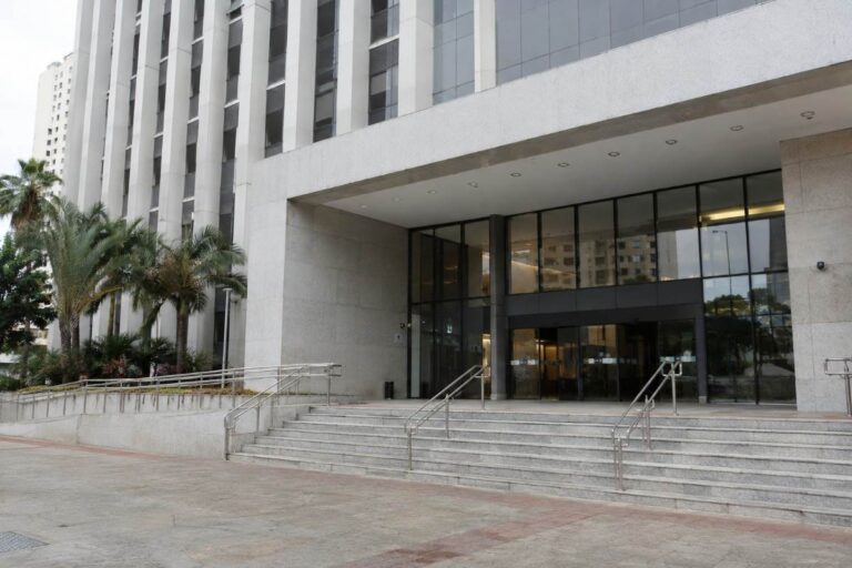 Justiça barra comissionados em funções da advocacia pública de Alta Floresta e dá 12 meses para adequação