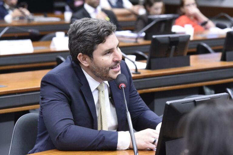Maurício Carvalho destaca aprovação da PEC da Transposição na CCJ da Câmara