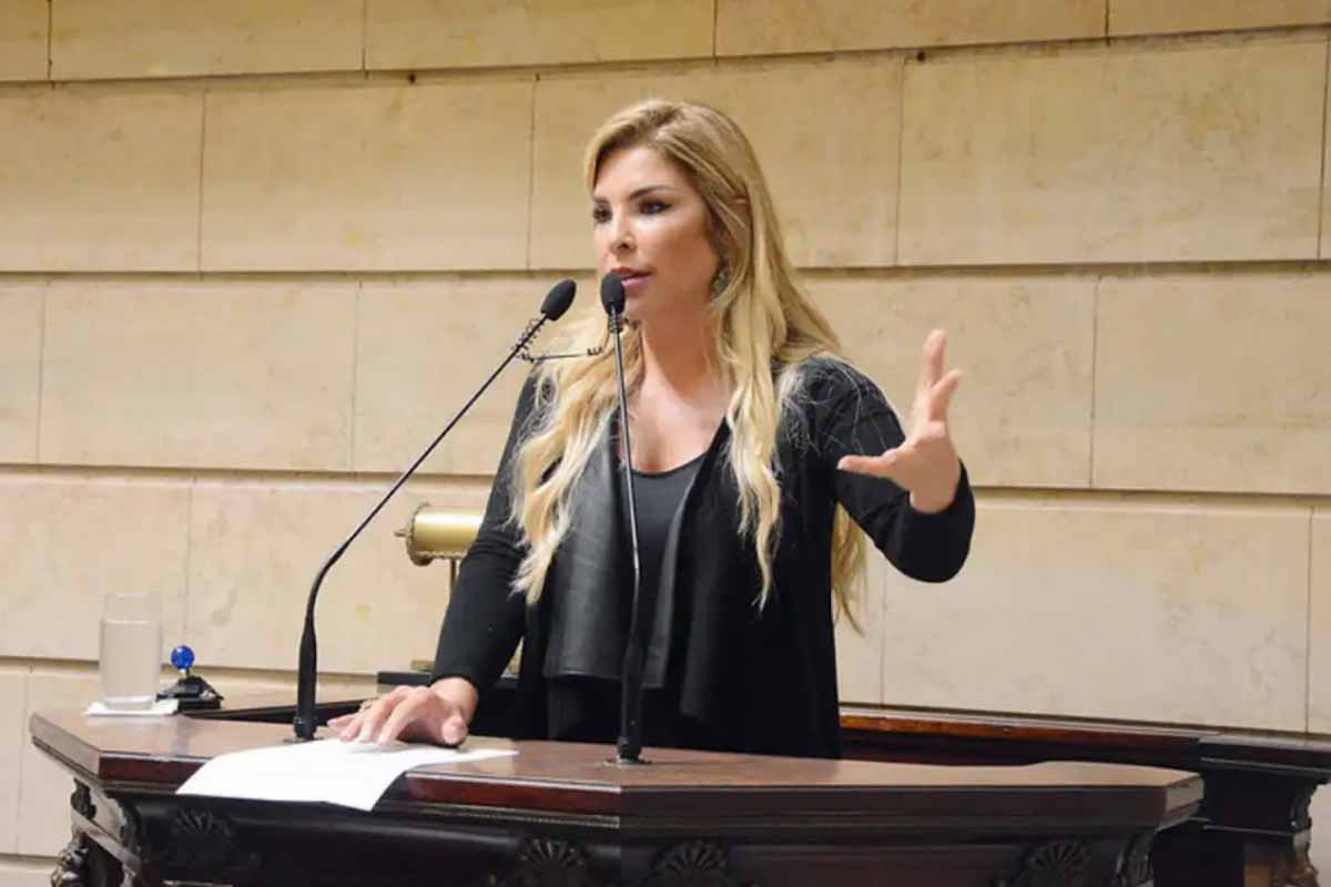 Polícia prende ex-vereadora Veronica Costa após condenação definitiva por tortura