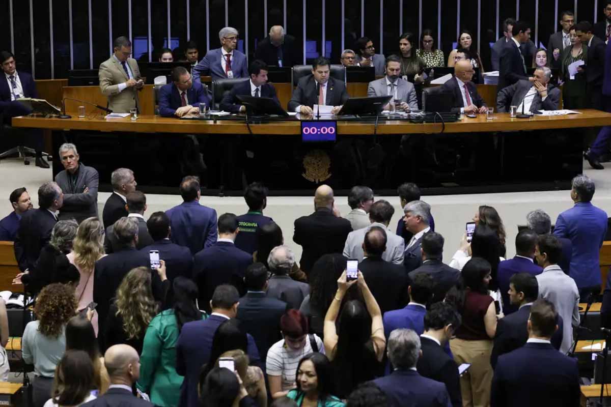 PEC que acaba com a escala 6x1 será votada no Senado na quarta-feira após decisão de Alcolumbre