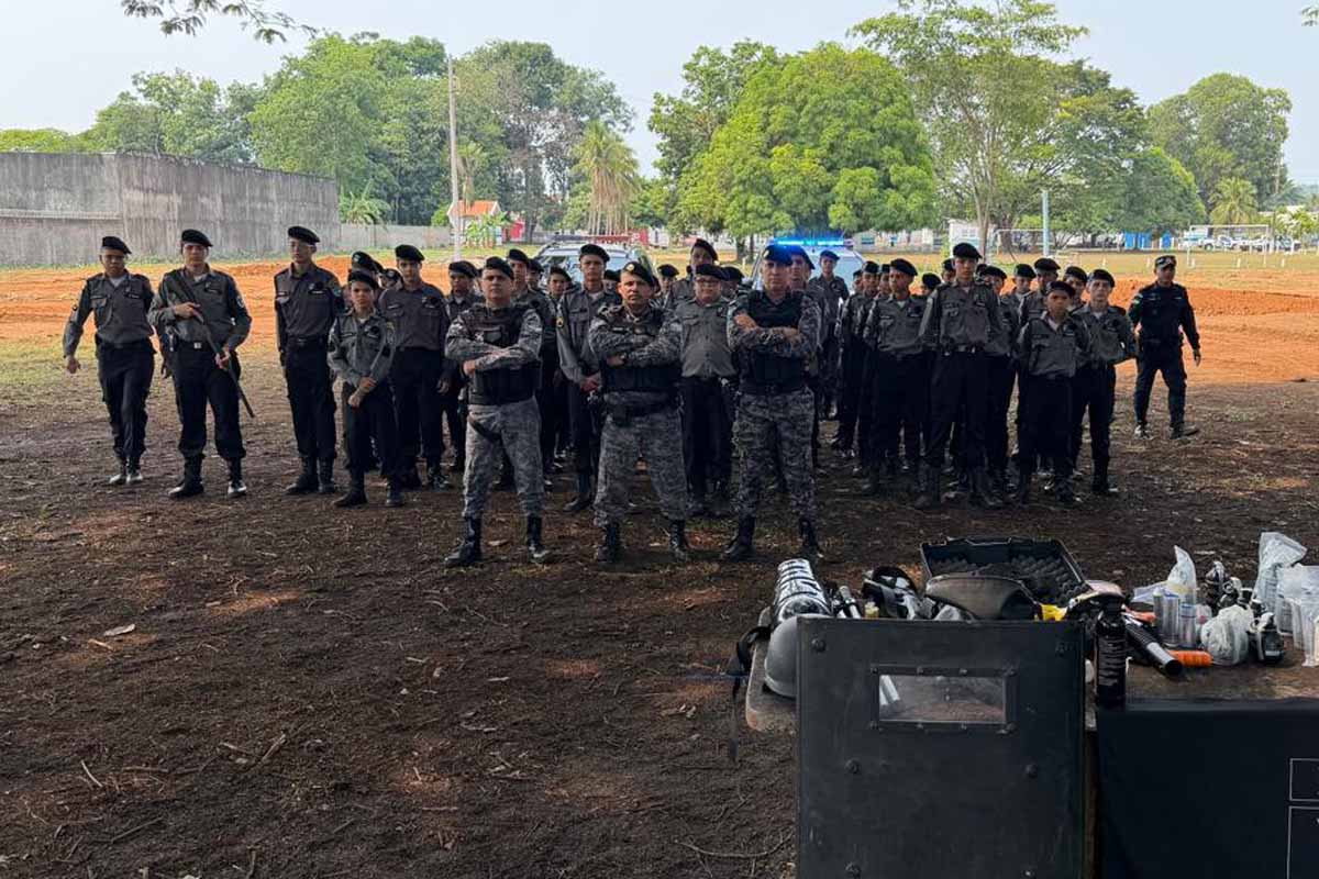 Policiais do PATAMO apresentam equipamentos e rotina operacional a alunos da PM Mirim em Ariquemes