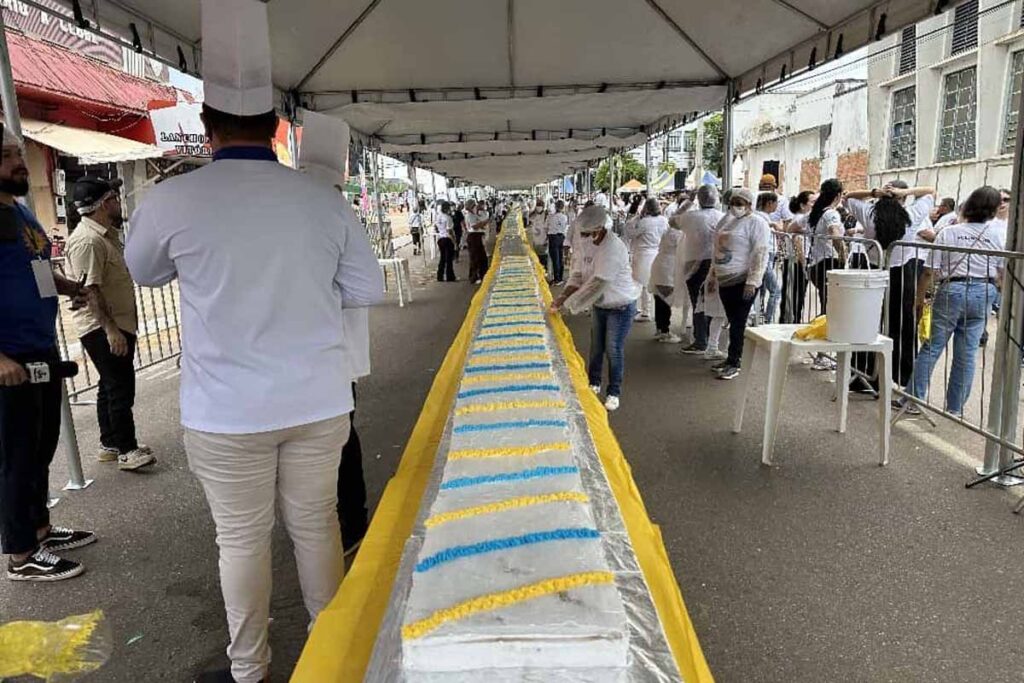 Porto Velho celebra 112 anos com bolo de 112 metros na Estrada de Ferro Madeira-Mamoré
