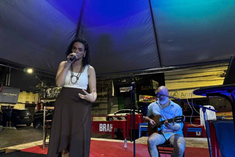 Sarau Brasilidades reúne artistas locais e abre espaço para participação do público em Porto Velho