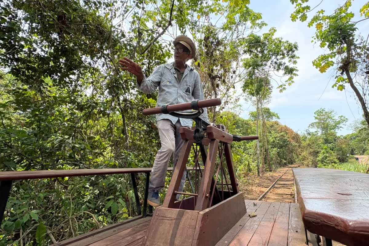 Cegonha da Madeira-Mamoré preserva histórias de ferroviários e memórias da infância em Porto Velho