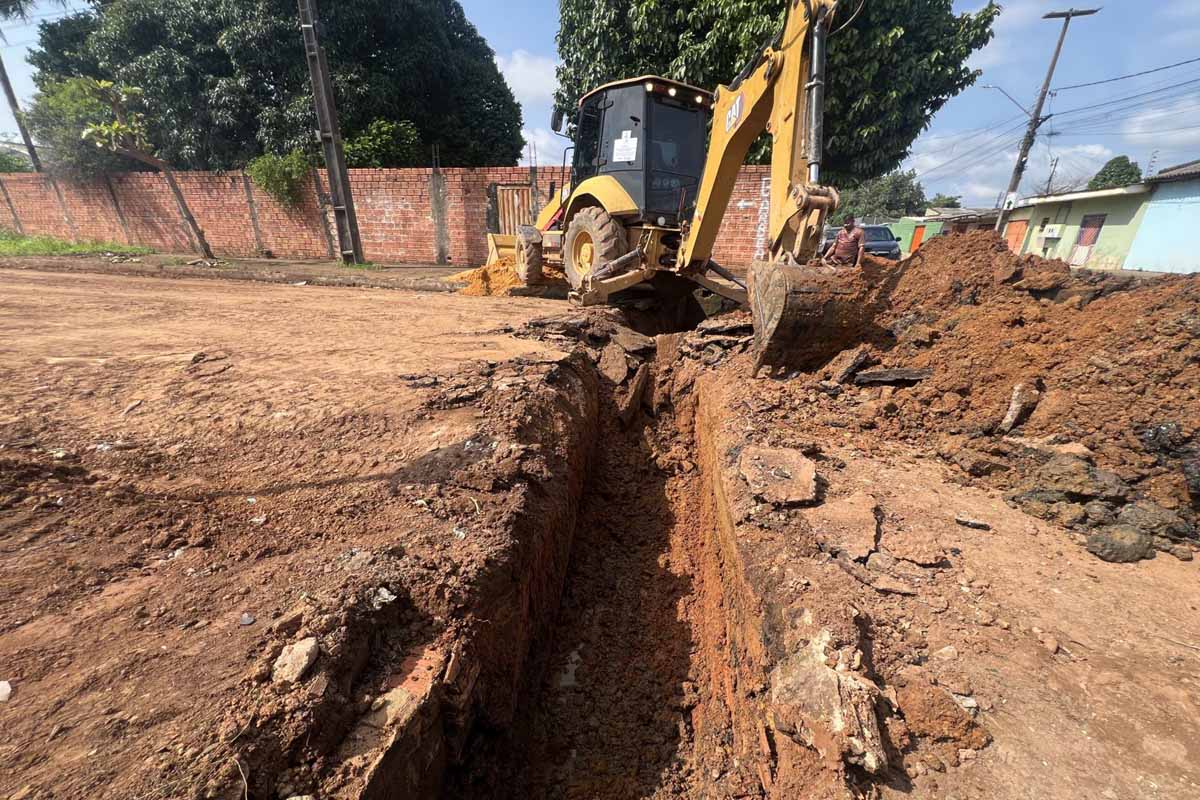 Prefeitura de Porto Velho executa três frentes de drenagem para prevenir alagamentos no bairro Cidade do Lobo