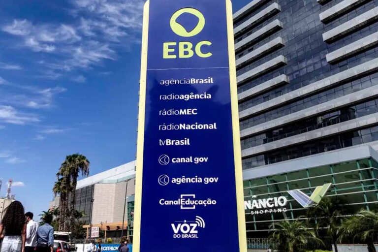 TSE esclarece falha em propaganda de Flávio Bolsonaro e SBT reconhece erro sobre EBC